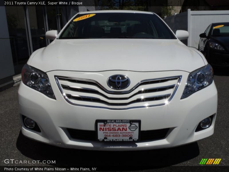 Super White / Bisque 2011 Toyota Camry XLE