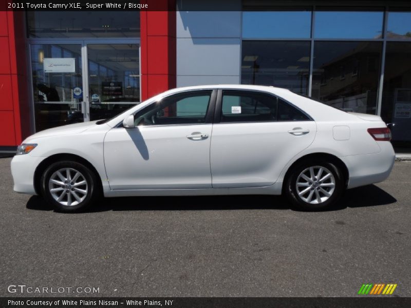 Super White / Bisque 2011 Toyota Camry XLE