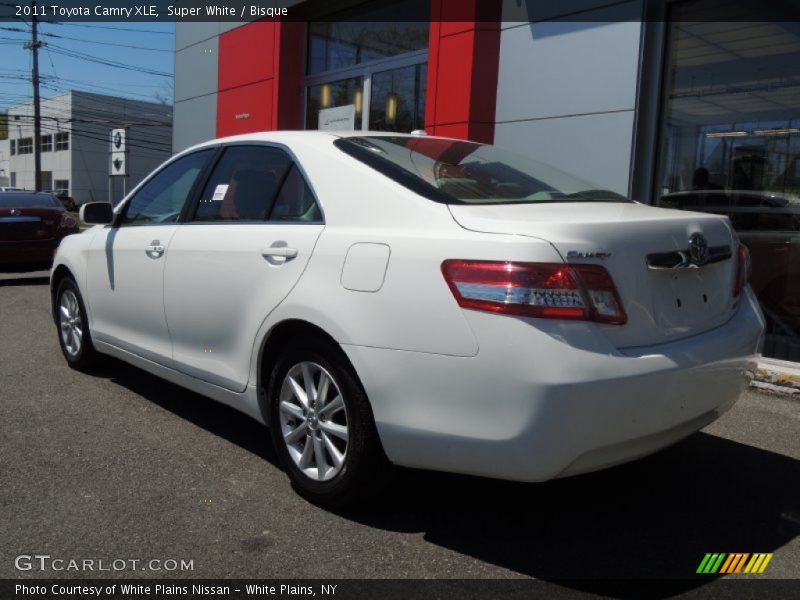 Super White / Bisque 2011 Toyota Camry XLE