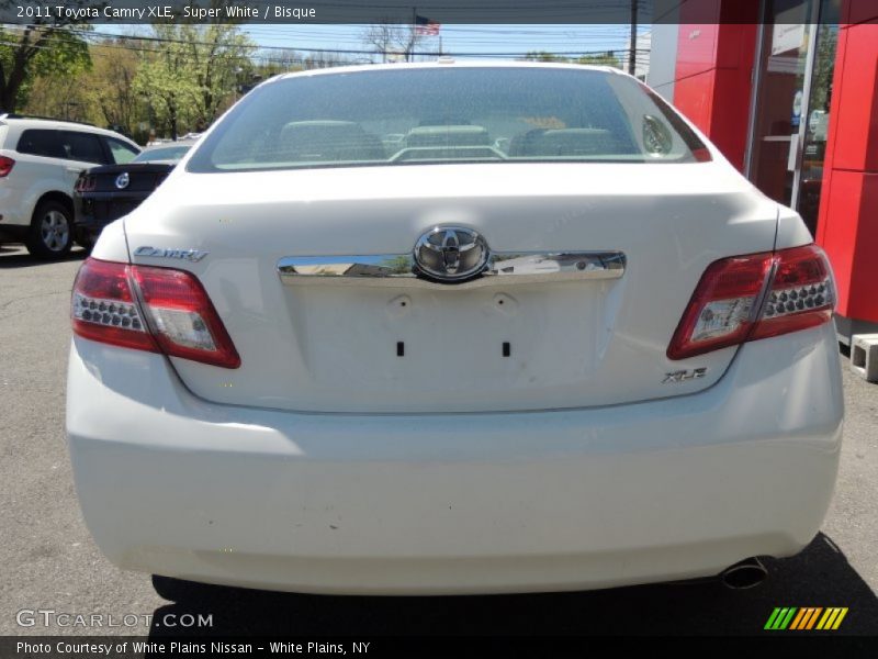 Super White / Bisque 2011 Toyota Camry XLE