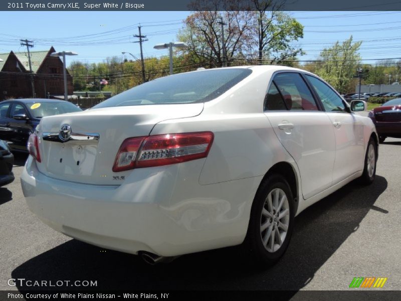 Super White / Bisque 2011 Toyota Camry XLE