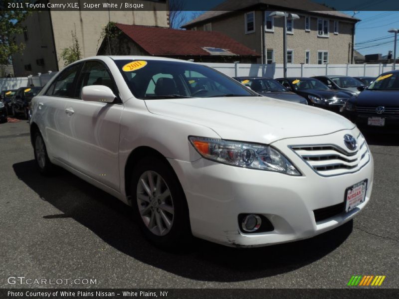 Super White / Bisque 2011 Toyota Camry XLE
