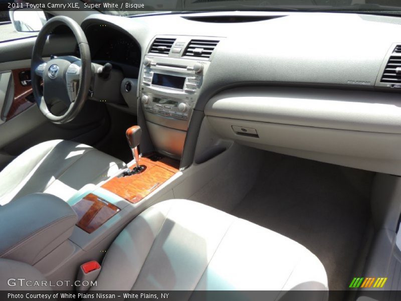 Super White / Bisque 2011 Toyota Camry XLE