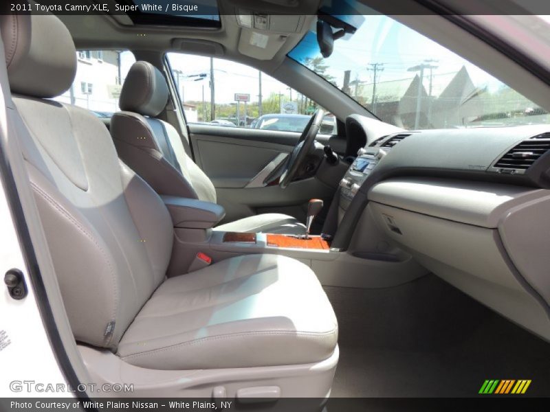 Super White / Bisque 2011 Toyota Camry XLE