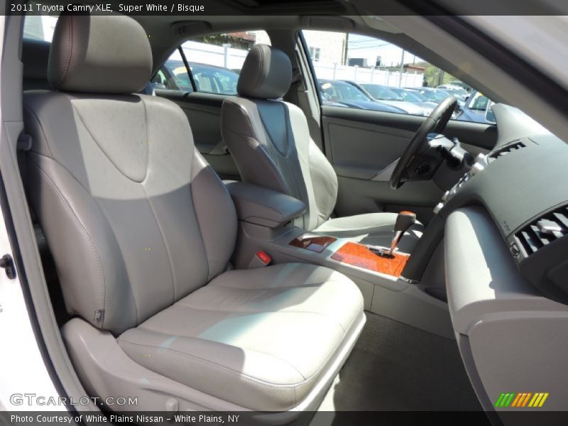 Super White / Bisque 2011 Toyota Camry XLE