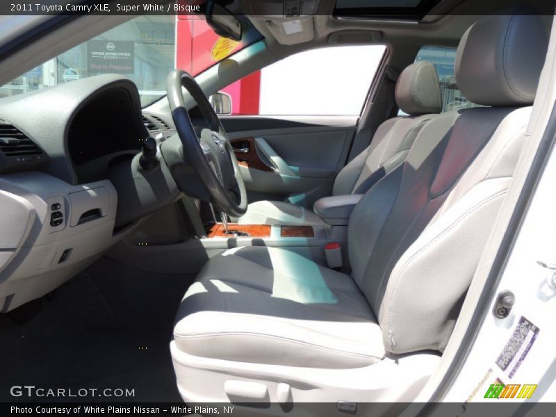 Super White / Bisque 2011 Toyota Camry XLE
