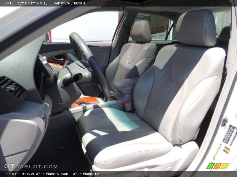 Super White / Bisque 2011 Toyota Camry XLE