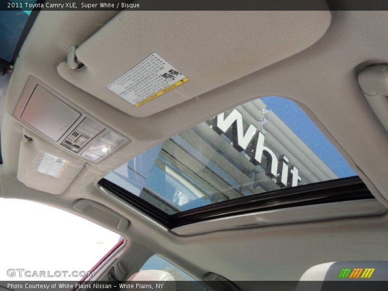 Super White / Bisque 2011 Toyota Camry XLE