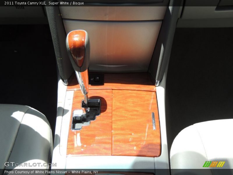 Super White / Bisque 2011 Toyota Camry XLE