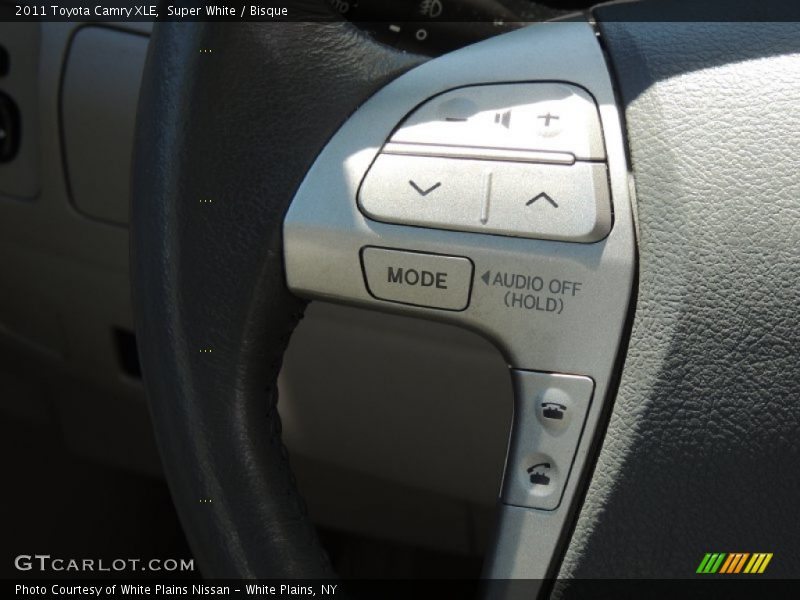 Super White / Bisque 2011 Toyota Camry XLE