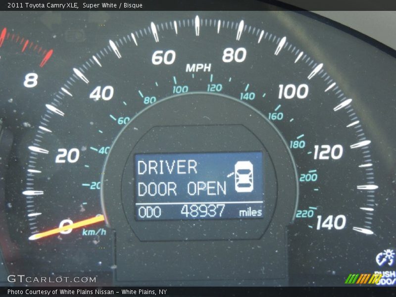Super White / Bisque 2011 Toyota Camry XLE