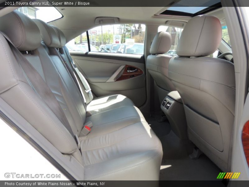 Super White / Bisque 2011 Toyota Camry XLE