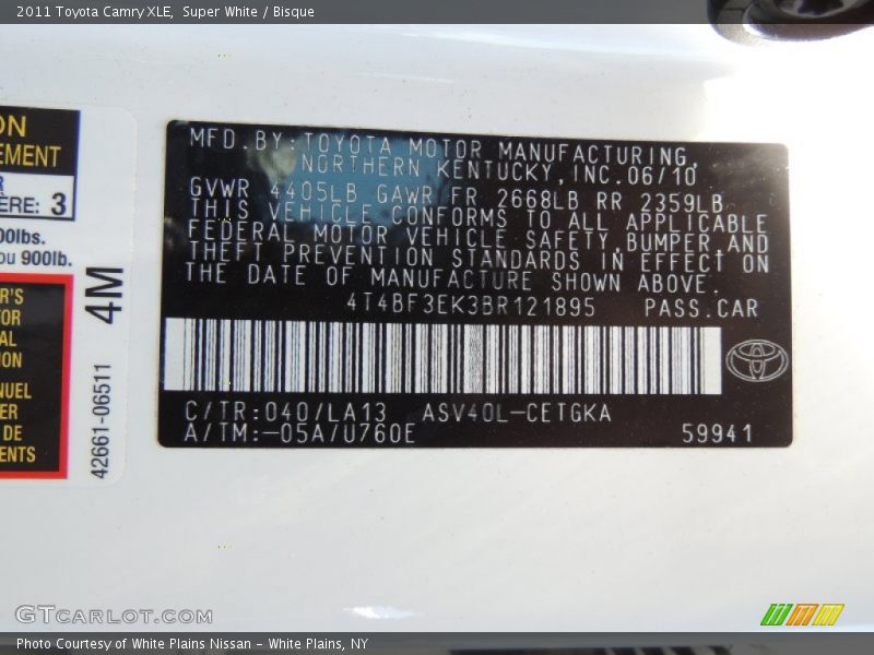Super White / Bisque 2011 Toyota Camry XLE