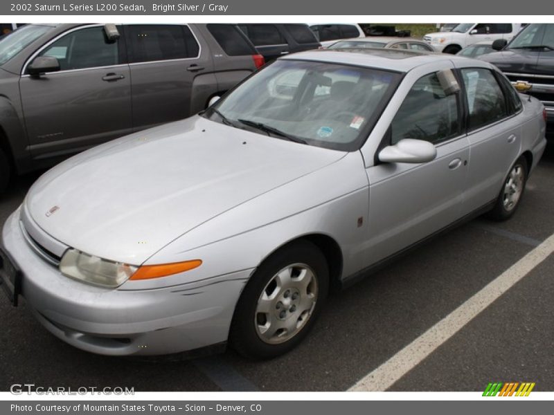 Front 3/4 View of 2002 L Series L200 Sedan