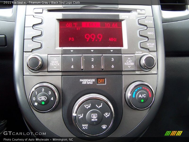 Titanium Gray / Black Soul Logo Cloth 2011 Kia Soul +