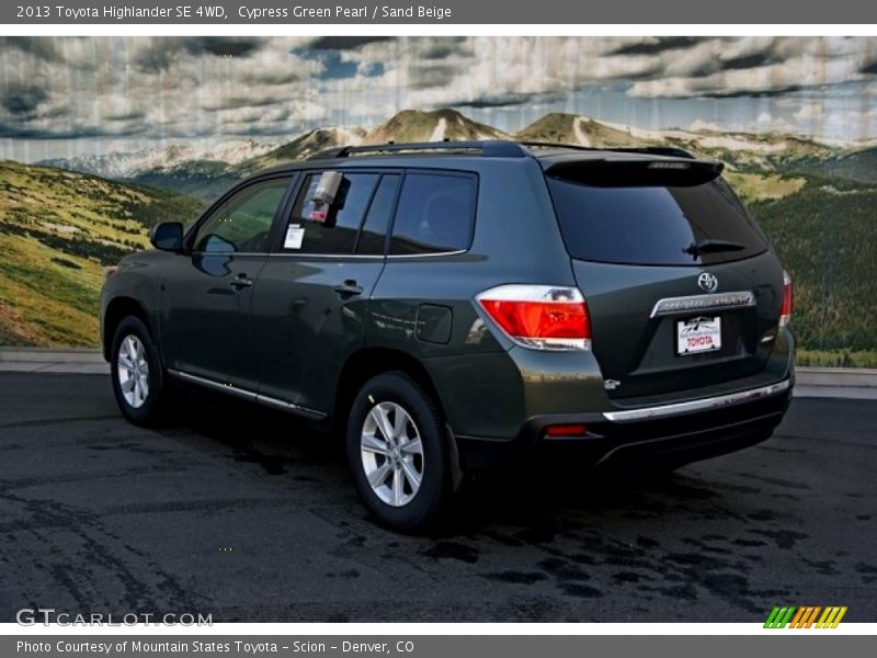 Cypress Green Pearl / Sand Beige 2013 Toyota Highlander SE 4WD