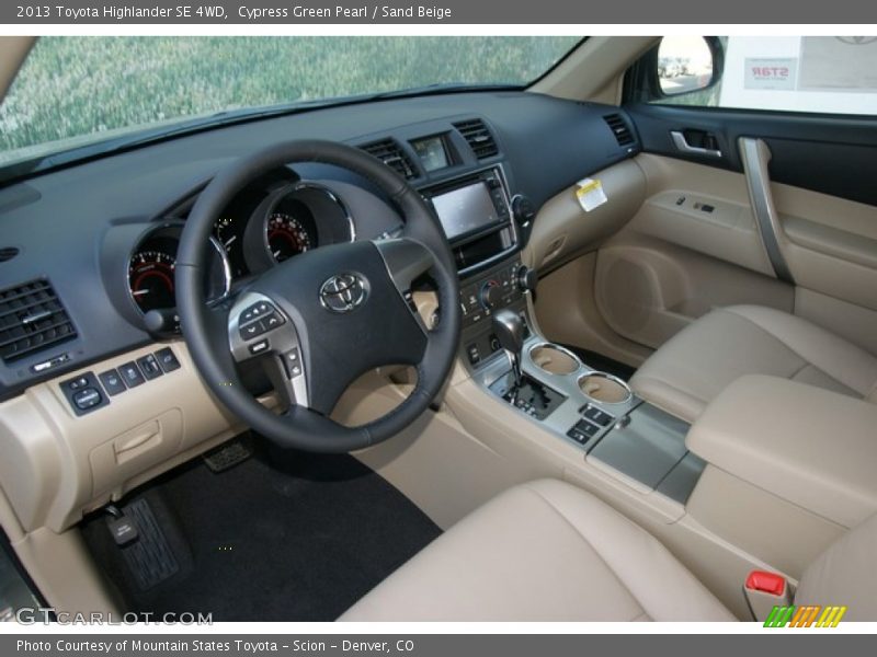 Cypress Green Pearl / Sand Beige 2013 Toyota Highlander SE 4WD