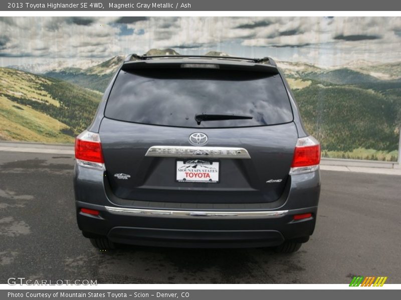 Magnetic Gray Metallic / Ash 2013 Toyota Highlander SE 4WD