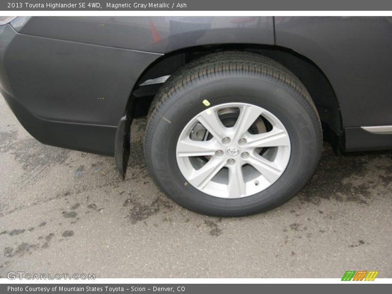 Magnetic Gray Metallic / Ash 2013 Toyota Highlander SE 4WD
