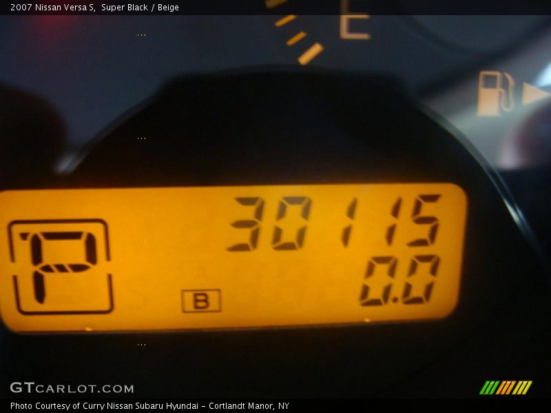 Super Black / Beige 2007 Nissan Versa S