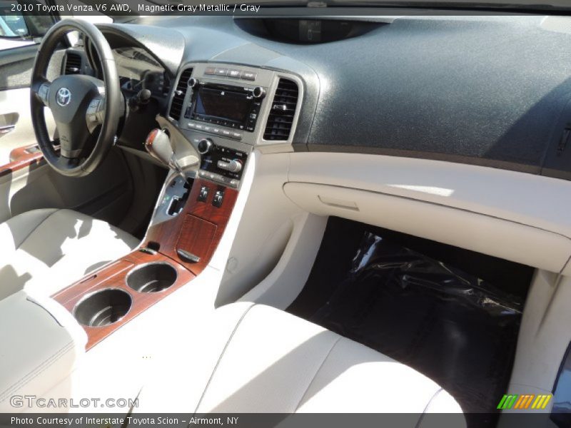 Magnetic Gray Metallic / Gray 2010 Toyota Venza V6 AWD