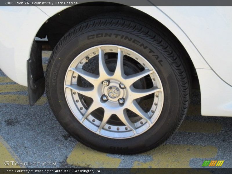 Polar White / Dark Charcoal 2006 Scion xA
