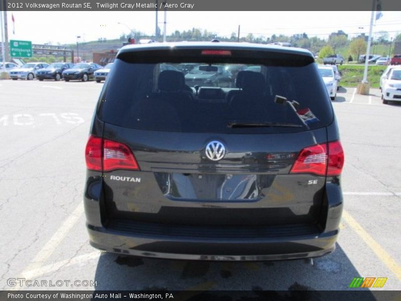 Twilight Gray Metallic / Aero Gray 2012 Volkswagen Routan SE