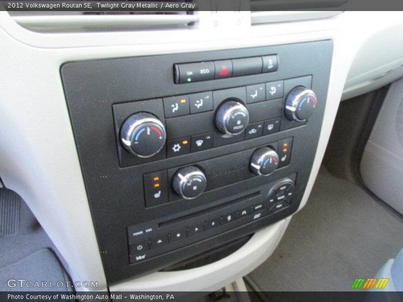 Twilight Gray Metallic / Aero Gray 2012 Volkswagen Routan SE
