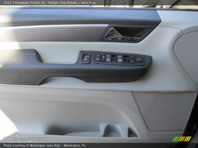 Twilight Gray Metallic / Aero Gray 2012 Volkswagen Routan SE