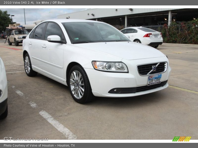 Ice White / Off Black 2010 Volvo S40 2.4i