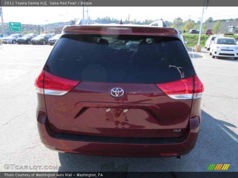 Salsa Red Pearl / Bisque 2011 Toyota Sienna XLE