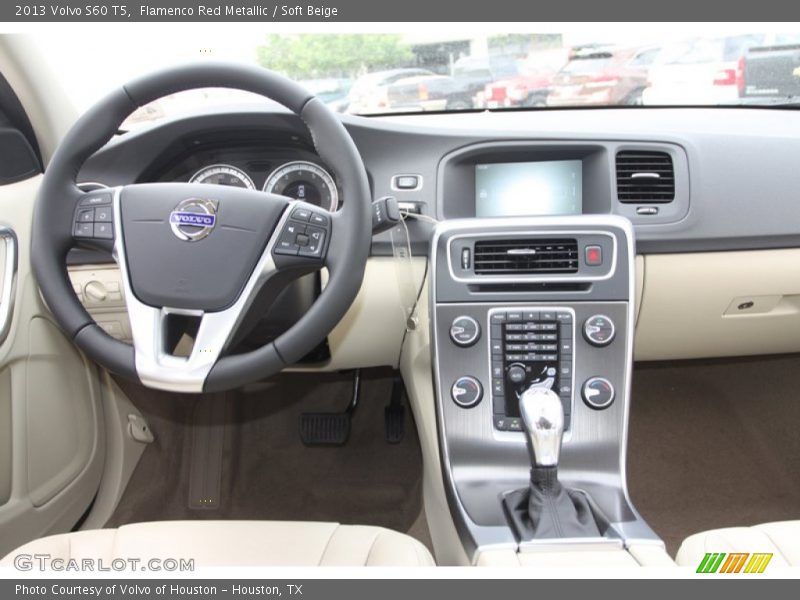 Dashboard of 2013 S60 T5