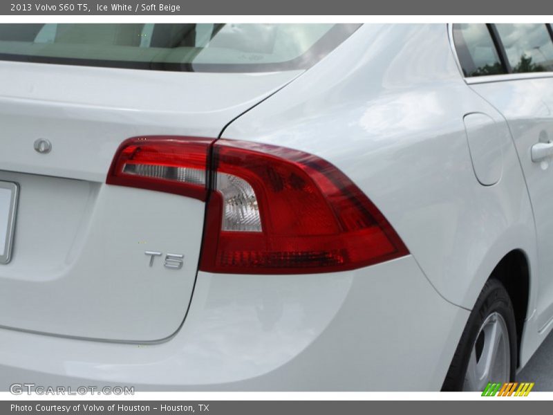 Ice White / Soft Beige 2013 Volvo S60 T5