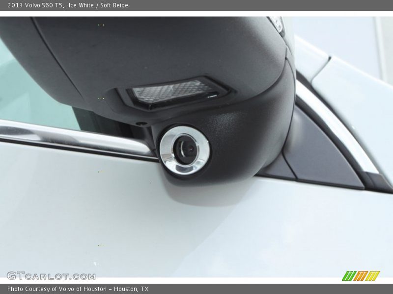 Ice White / Soft Beige 2013 Volvo S60 T5