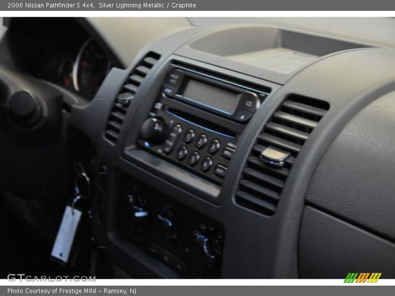 Silver Lightning Metallic / Graphite 2006 Nissan Pathfinder S 4x4