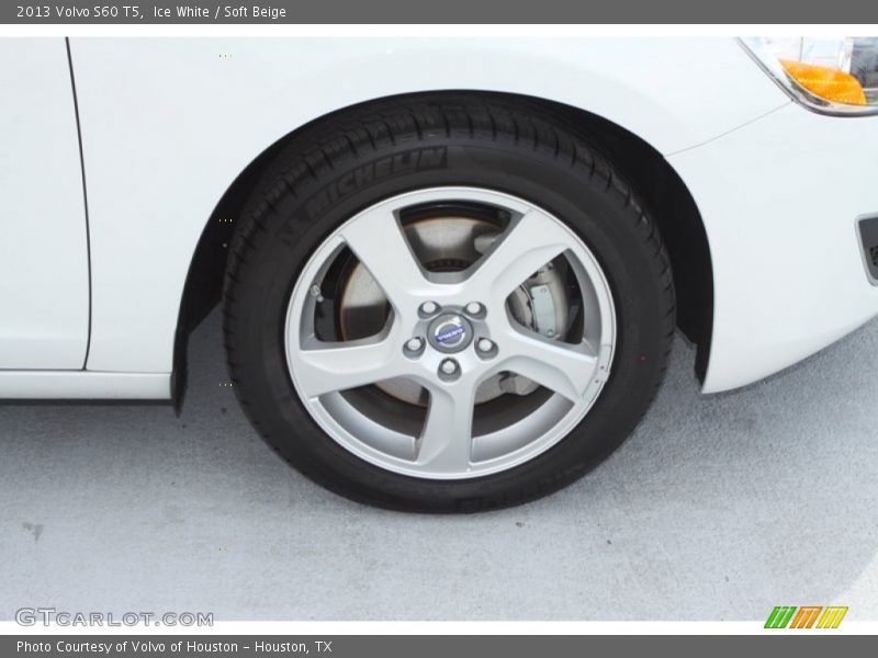 Ice White / Soft Beige 2013 Volvo S60 T5