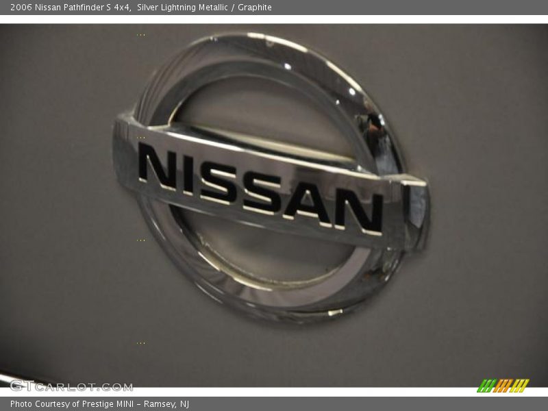 Silver Lightning Metallic / Graphite 2006 Nissan Pathfinder S 4x4