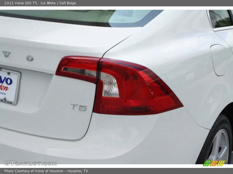 Ice White / Soft Beige 2013 Volvo S60 T5