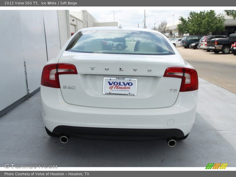 Ice White / Soft Beige 2013 Volvo S60 T5