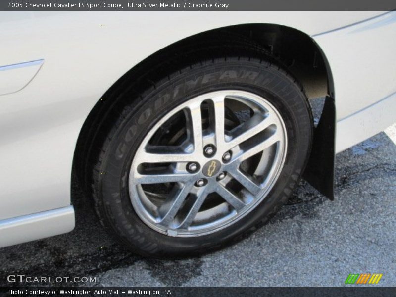 Ultra Silver Metallic / Graphite Gray 2005 Chevrolet Cavalier LS Sport Coupe