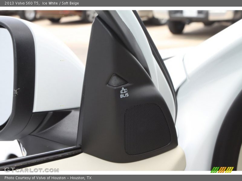Ice White / Soft Beige 2013 Volvo S60 T5