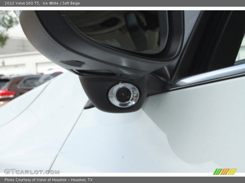 Ice White / Soft Beige 2013 Volvo S60 T5