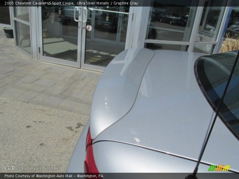 Ultra Silver Metallic / Graphite Gray 2005 Chevrolet Cavalier LS Sport Coupe