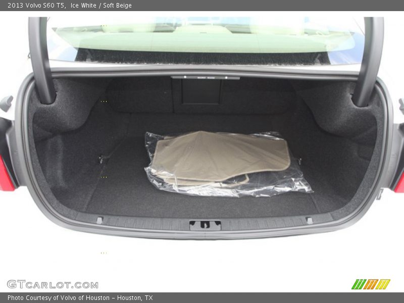 Ice White / Soft Beige 2013 Volvo S60 T5