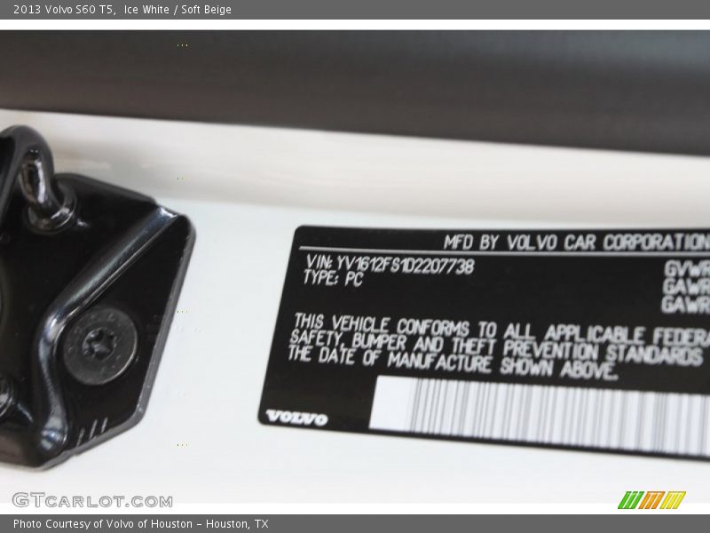 Ice White / Soft Beige 2013 Volvo S60 T5