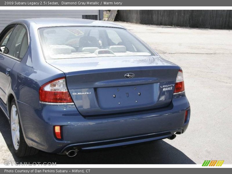 Diamond Gray Metallic / Warm Ivory 2009 Subaru Legacy 2.5i Sedan