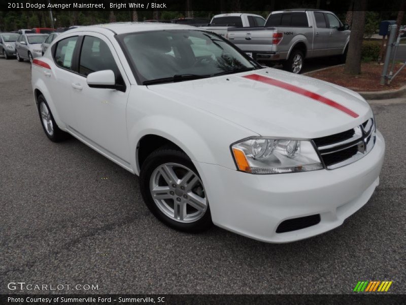 Front 3/4 View of 2011 Avenger Mainstreet