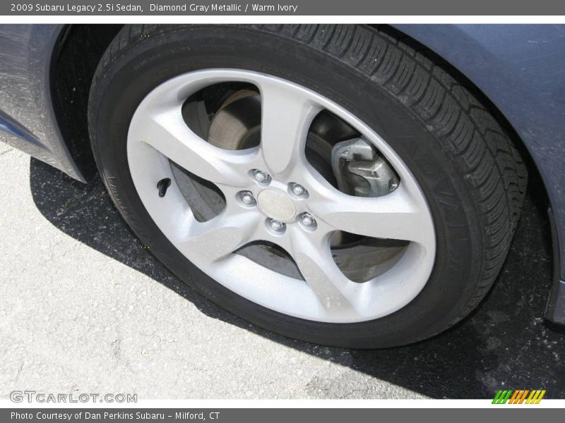Diamond Gray Metallic / Warm Ivory 2009 Subaru Legacy 2.5i Sedan