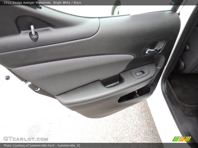 Bright White / Black 2011 Dodge Avenger Mainstreet