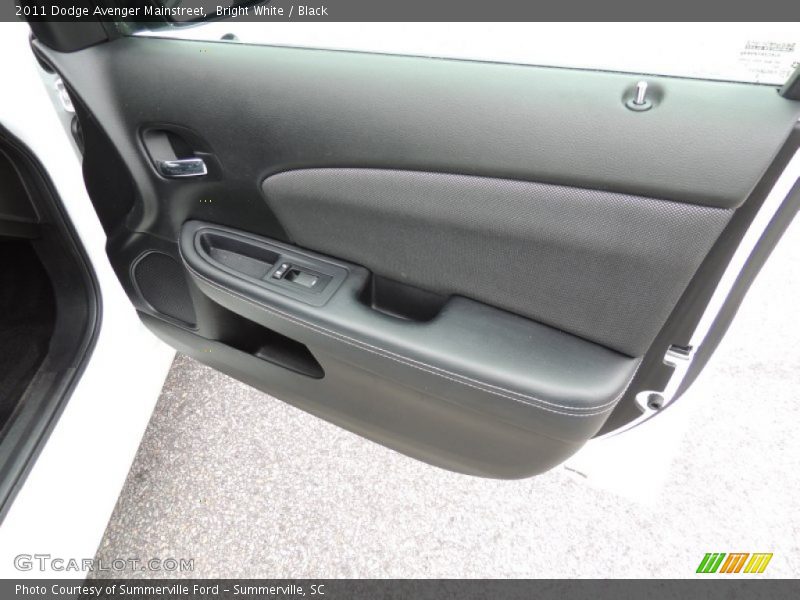 Bright White / Black 2011 Dodge Avenger Mainstreet